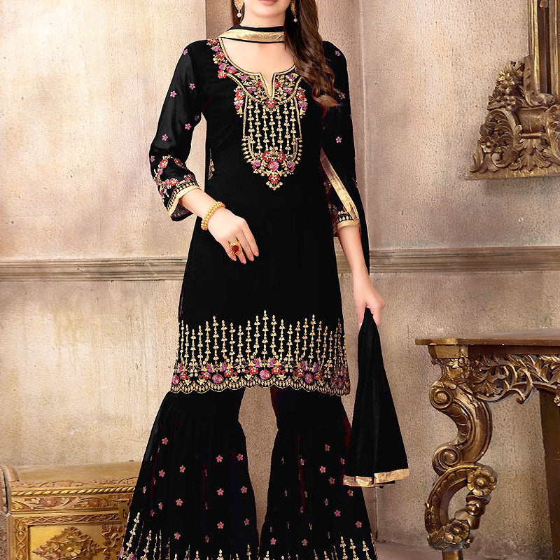 black colour dresses pakistani Lehenga Pakistani Bridal Dresses In Black Colour 50 Pakistani Bridal Lehenga That Will Blow Your Mind