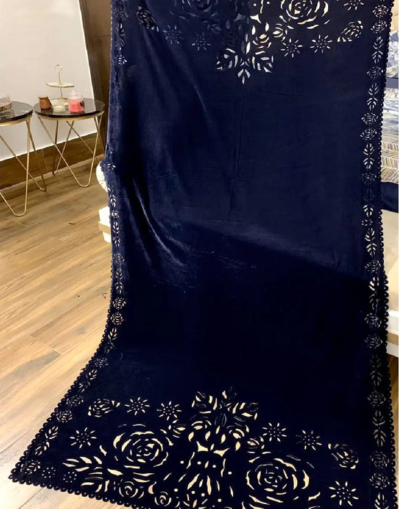Laser Cutwork Navy Blue Velvet Shawl for Ladies (DZ18436)