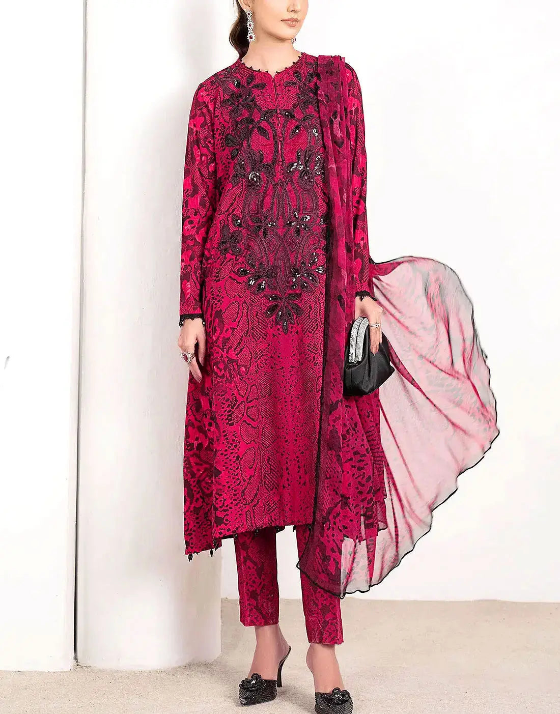 Party Wear Dresses 2025: Fancy Dress Designs for Girls & Women from Pakistani Brands DressyZone.com Party Wear Dresses 2025: Fancy Dress Designs for Girls & Women from Pakistani Brands DressyZone.com
