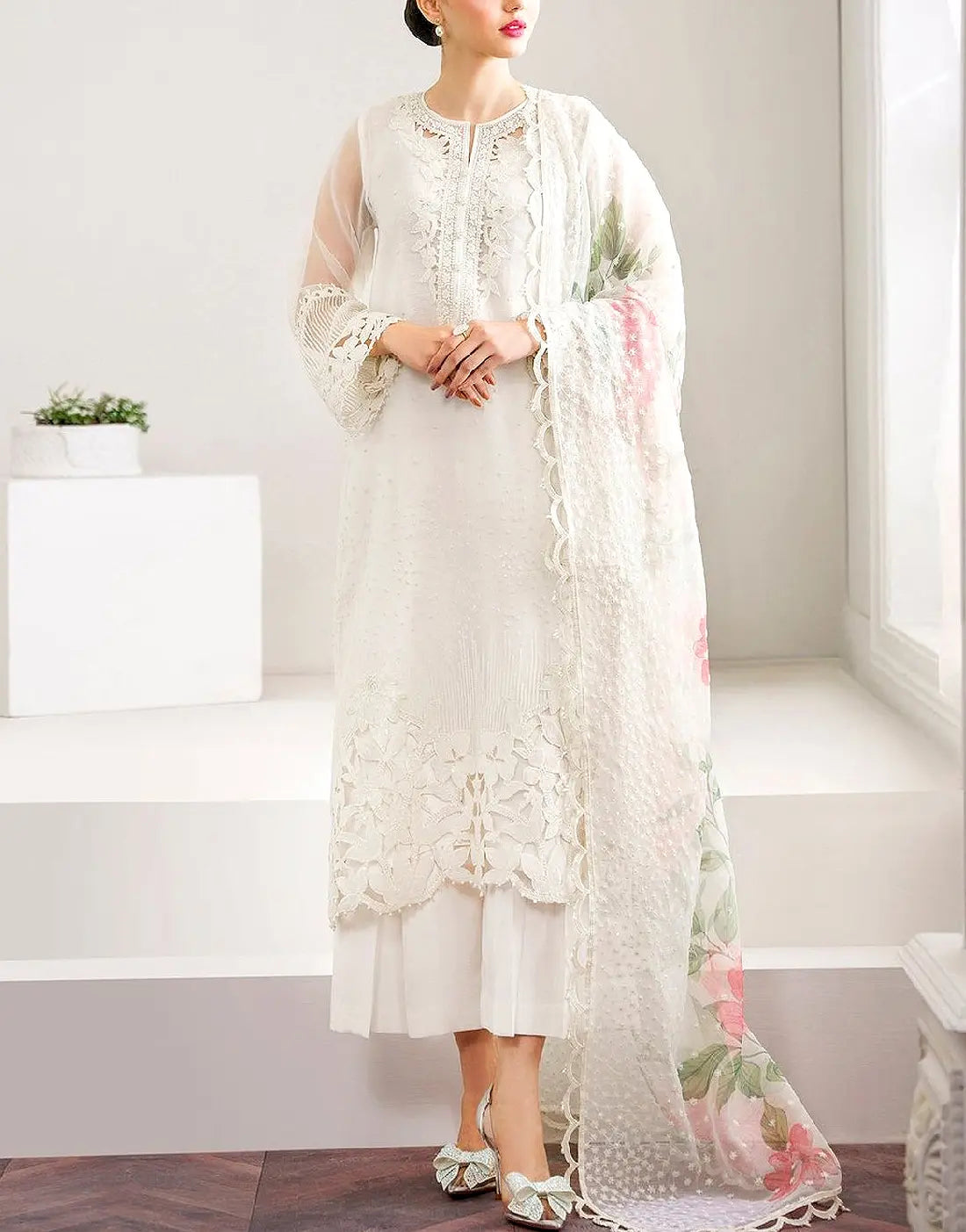 Elegant Embroidered White Chiffon Party Wedding Dress (DZ18243)