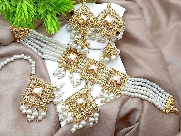 Stylish Pearls Choker Set with Earrings & Teeka (DZ16495)